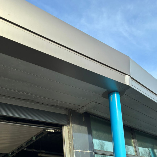 Herstel zetwerk na aanrijdschade bij Silverdome Zoetermeer